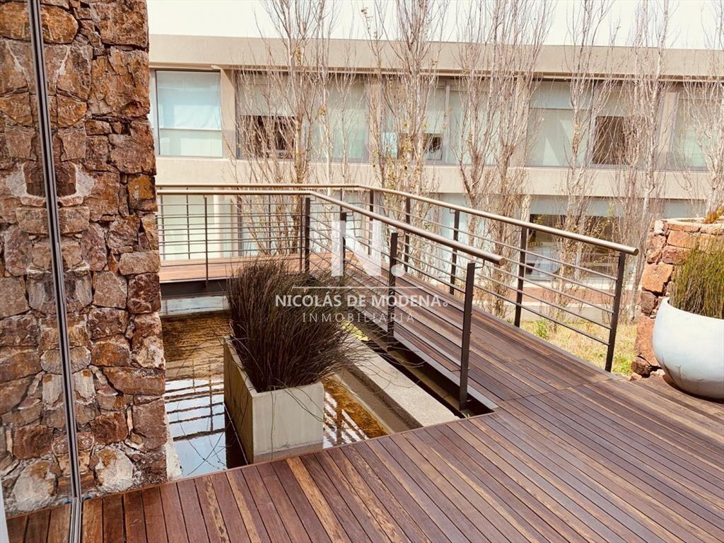 Hermoso Departamento en venta, Punta Ballena.