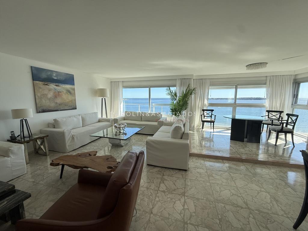 Departamento en Venta de 3 Dormitorios en Punta