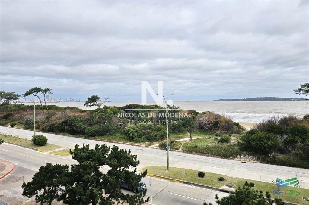 Edificio de 3 dormitorios en Punta del Este primera línea