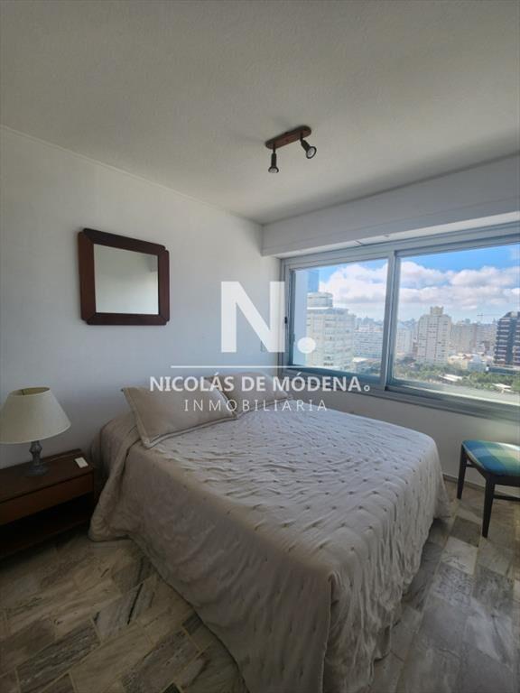 En venta apartamento de 2 dormitorios en Punta
