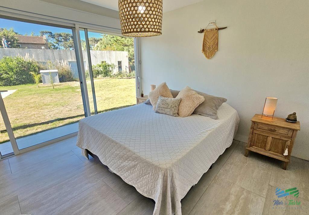 Se alquila casa 4 dormitorios con piscina en del