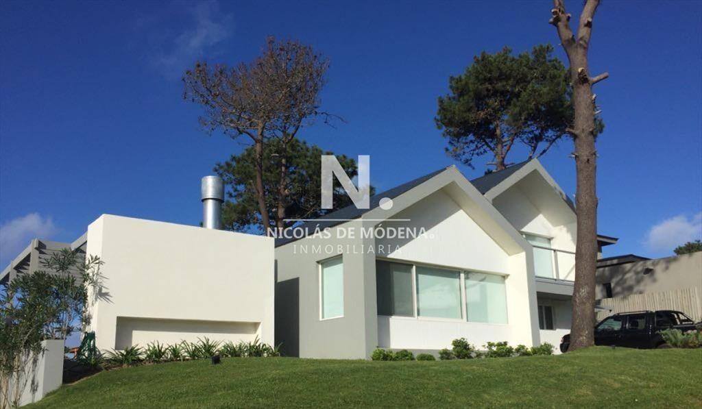 Hermosa casa en venta en JosÃ© Ignacio de 5 dormitorios