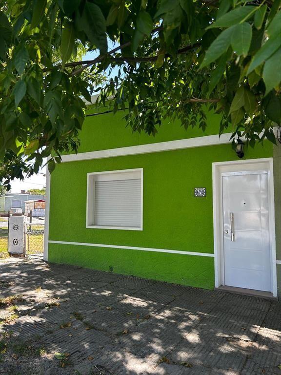Casa 2 dorm. en ALQUILER Colonia 50m del Shopping