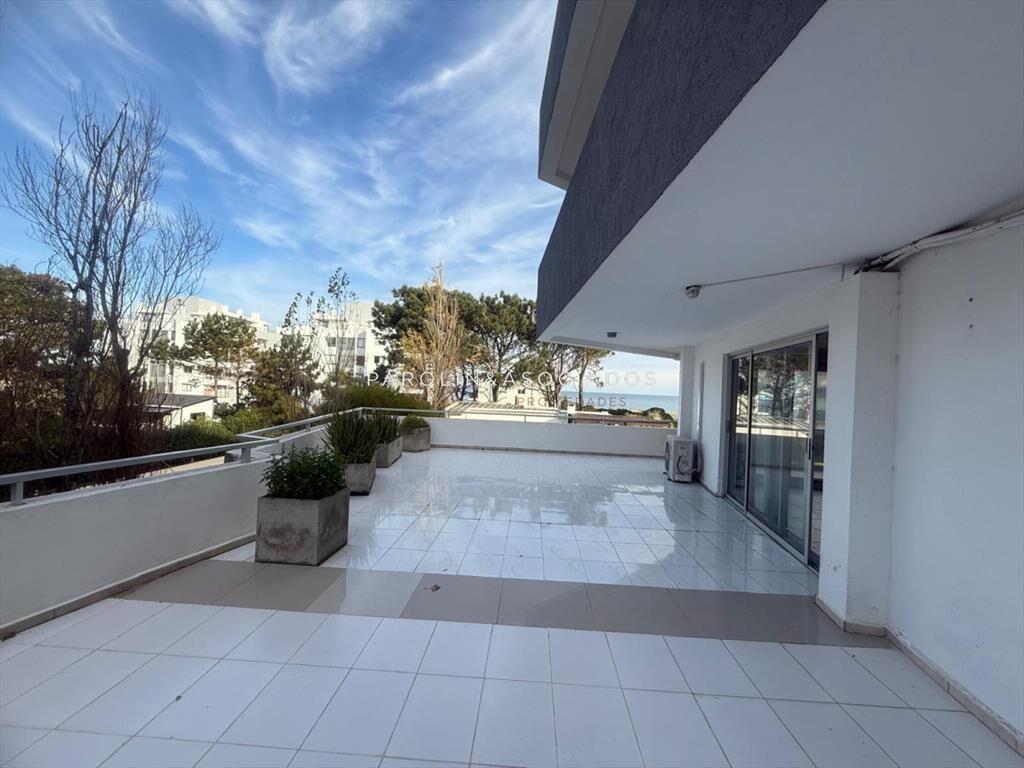 Apartamento en Venta de 3 Dormitorios en Edificio