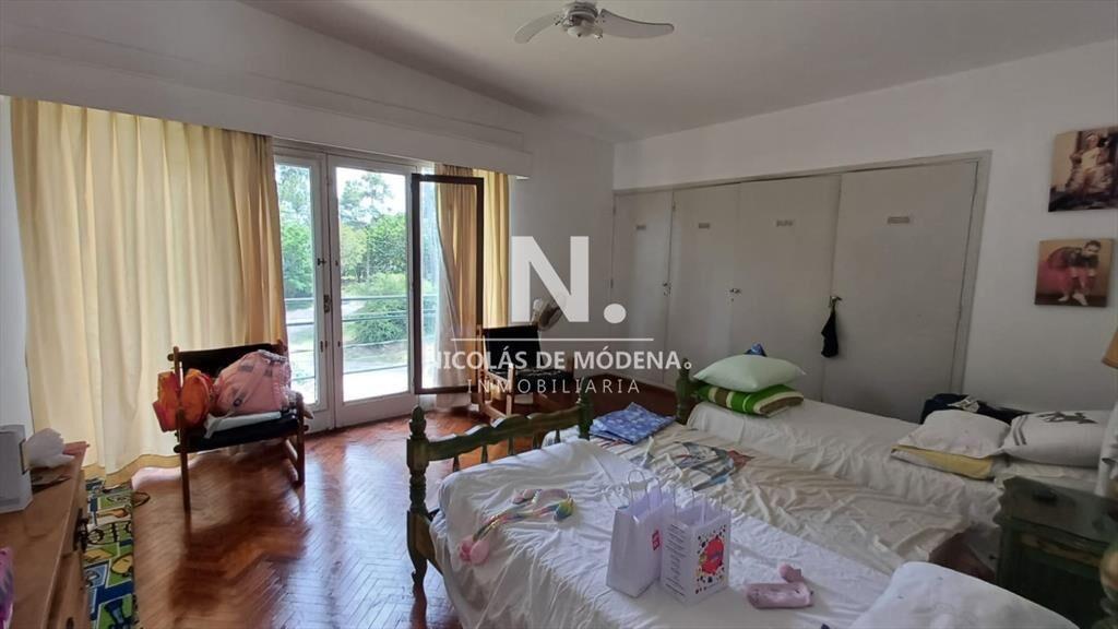 Vende Casa en Zona comercial en Lugano - Punta del Este