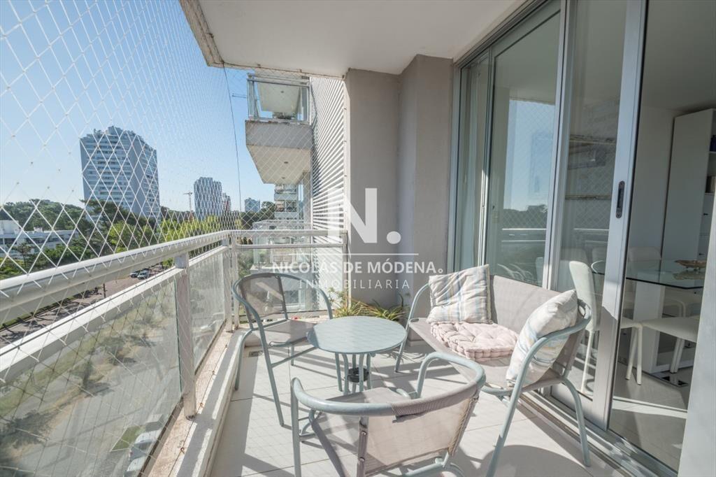 Vende apartamento de 3 dormitorios en Roosevelt,