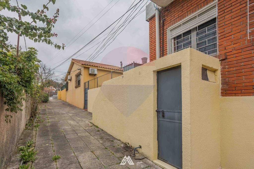 Venta Casa y 2 Apartamentos en gran terreno Malvin