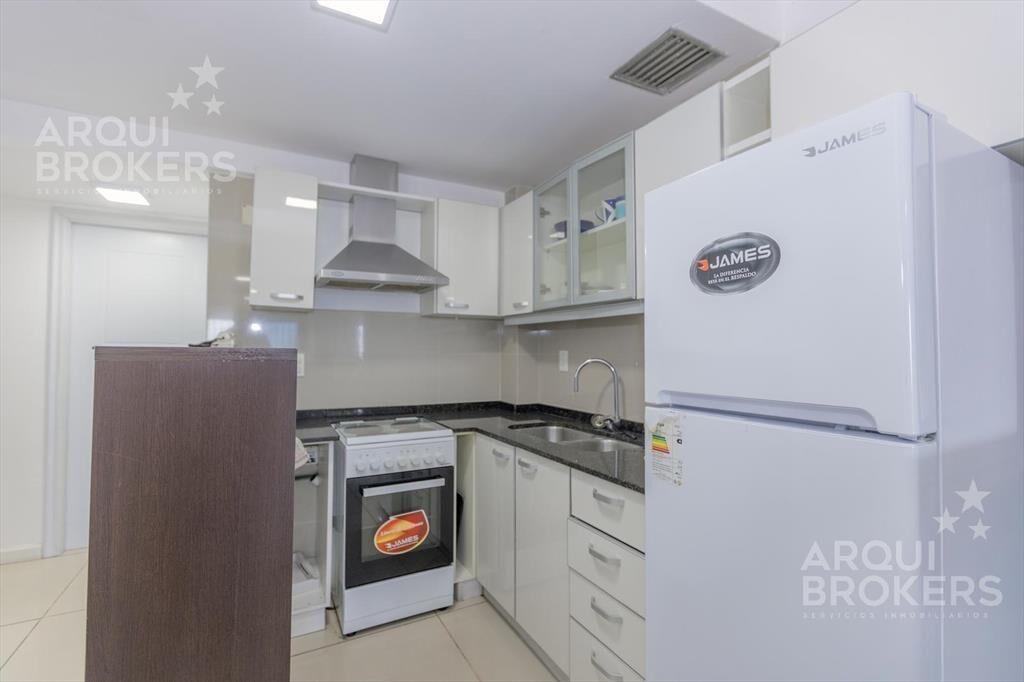 Apartamento de 3 dormitorios en venta en Rambla de Malvín c