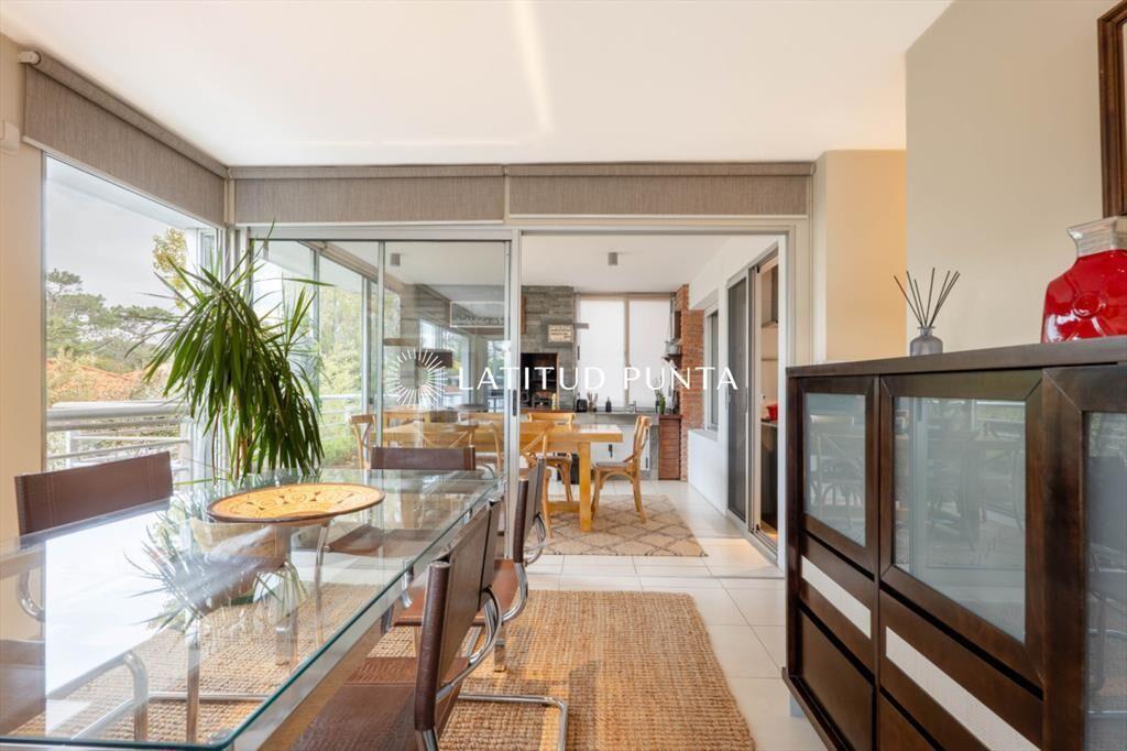 Apartamento en Mansa, 3 dormitorios y parrillero