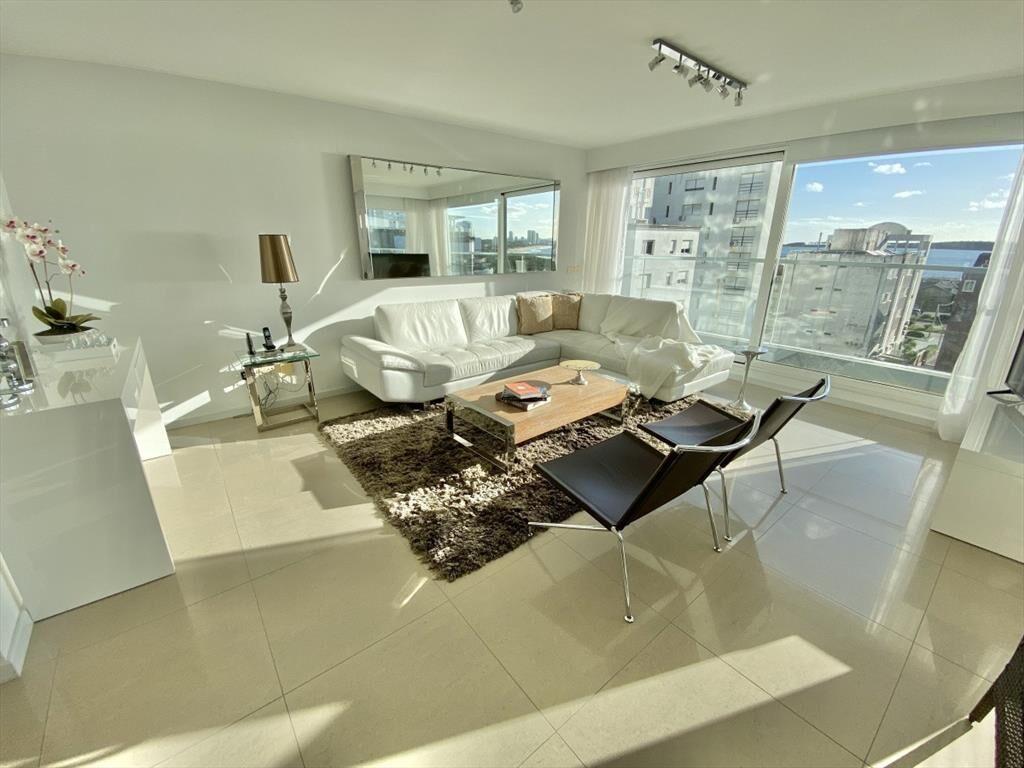 VENTA DE APARTAMENTO 3 DORMITORIOS + DEPENDENCIA