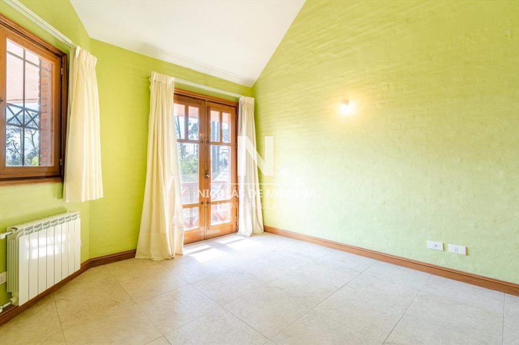 Excelente Casa de Cinco dormitorios en venta en