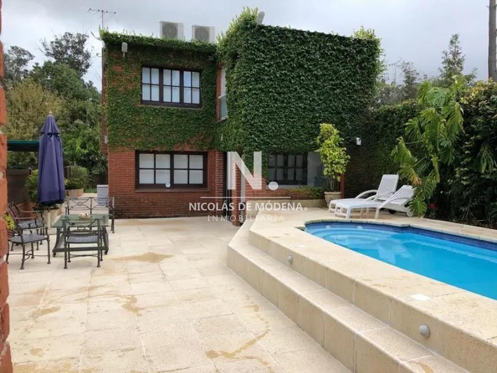 Chalet de 3 dormitorios en zona residencial
