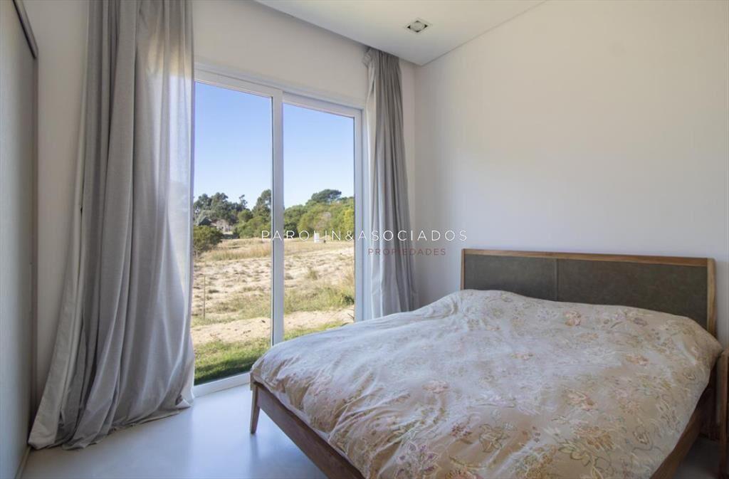 Casa en Venta de 3 Dormitorios en Laguna Escondida