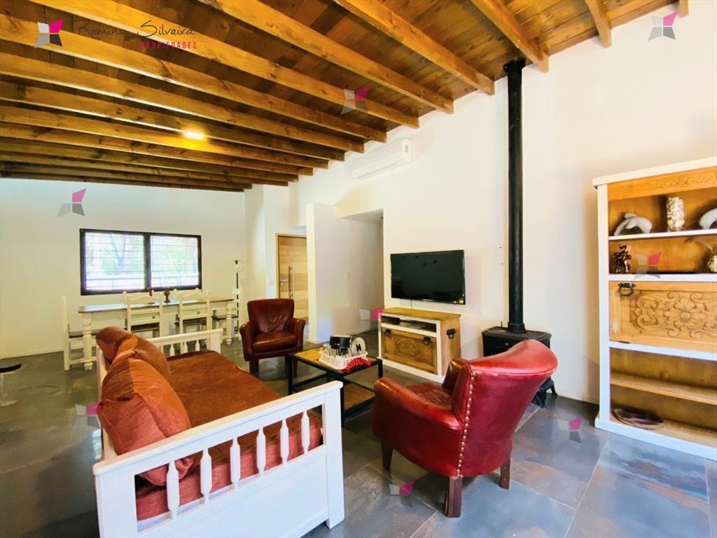 Moderna casa en venta a estrenar a pocas cuadras de la Play