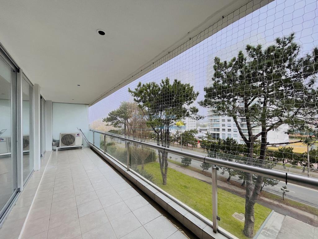 Moderno Apartamento de 2 Dormitorios sobre a de
