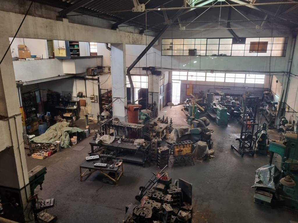 Proximo Agraciada y San Martín, 931 m2, dos naves , oficina