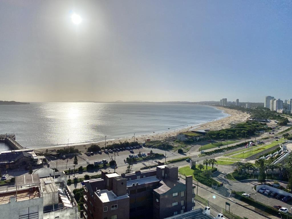 PLAYA MANSA 3 DORMITORIOS  AL FRENTE