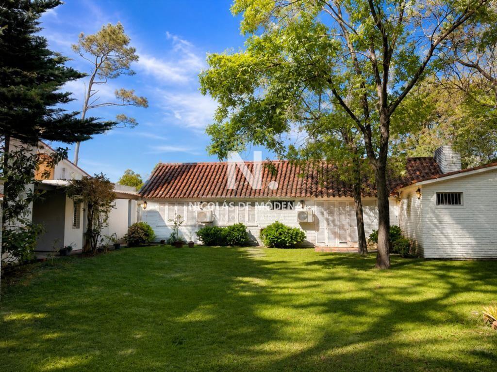 En venta casa de 4 dormitorios, con parrillero y