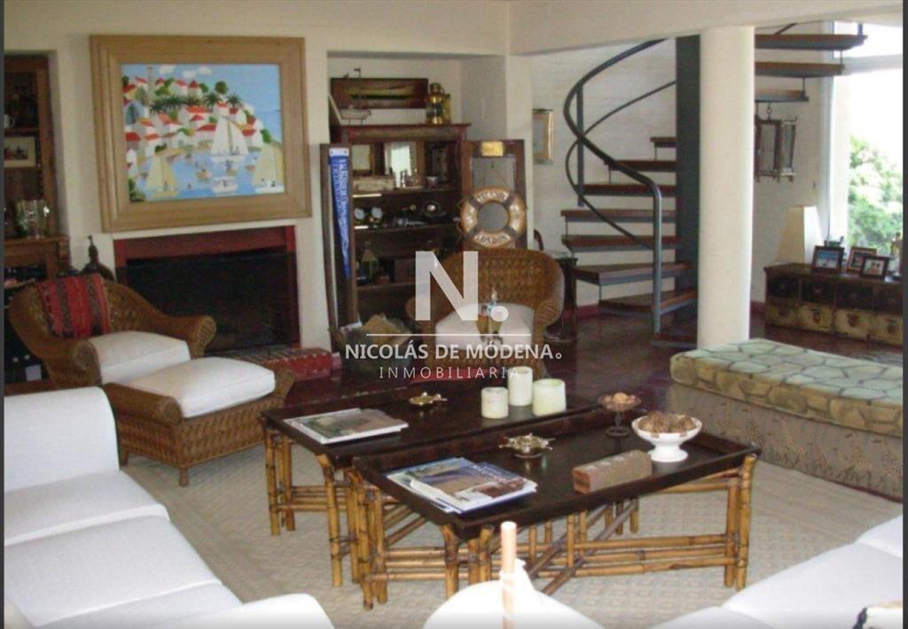 EXCLUSIVA CASA EN VENTA EN PUNTA DEL ESTE.