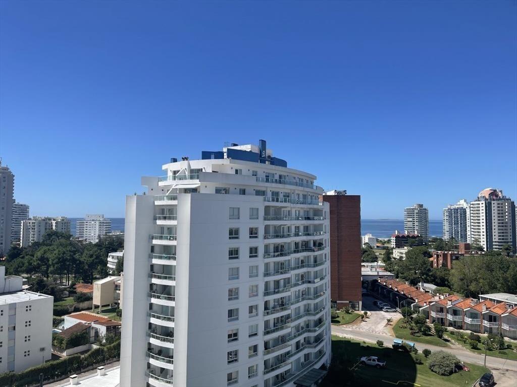 VENTA APARTAMENTO DE 3 DORMITORIOS EN PUNTA DEL ESTE CON PA