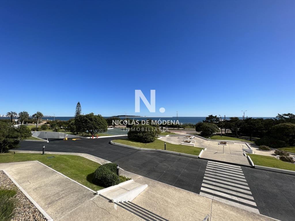 Departamento de 2 dormitorios en venta frente al