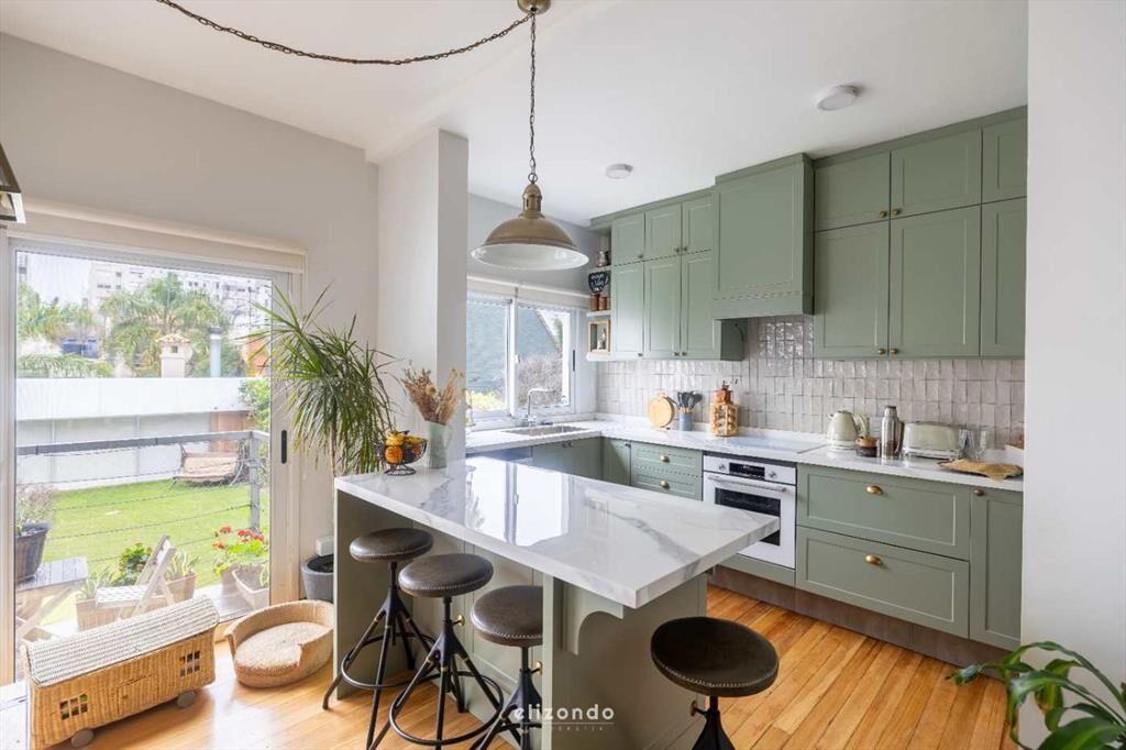 VENTA CASA POCITOS 4 DORM CON JARDIN BARBACOA GGE