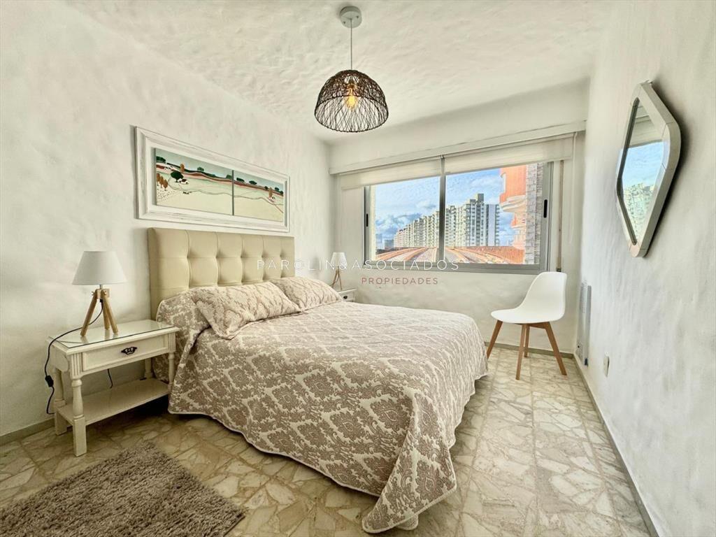 Apartamento reciclado de un dormitorio y medio en Penínsul