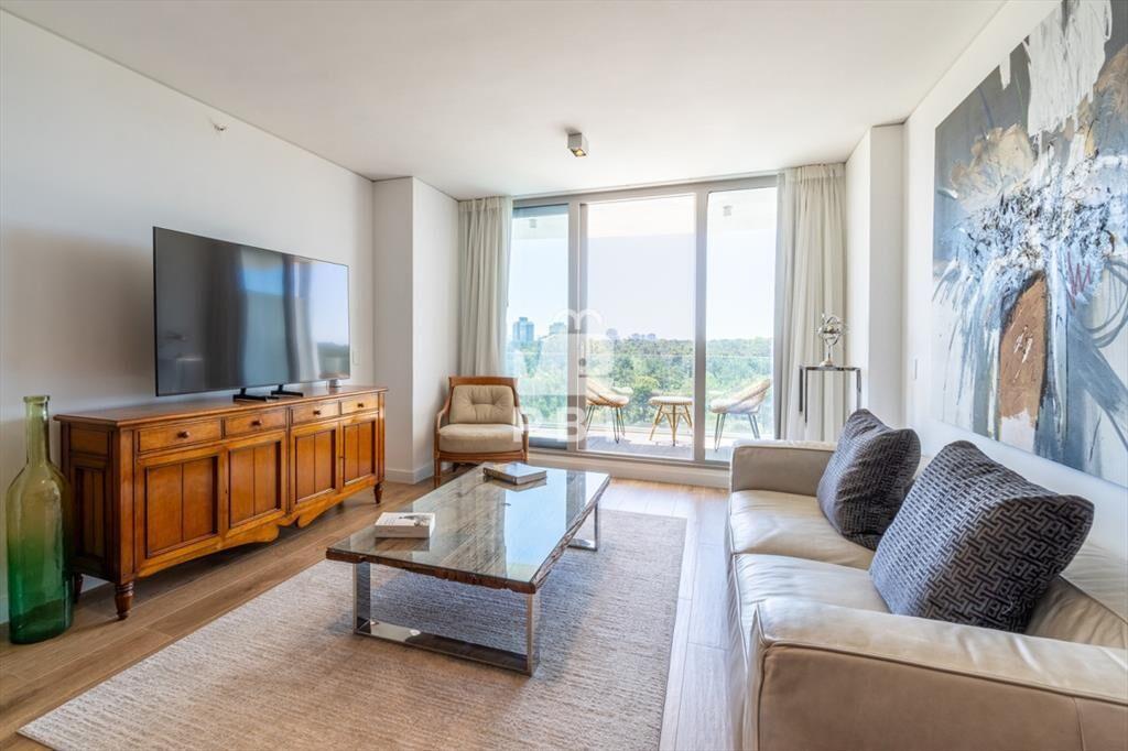 Elegancia Moderna en la Exclusiva Torre Trump - -