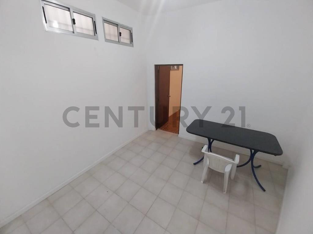 VENTA APARTAMENTO CORDÓN SUR, 2 DORM, PATIO, ACEPTA BANCO,