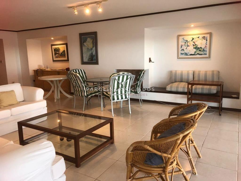 Hermoso apartamento de 3 dormitorios en venta al