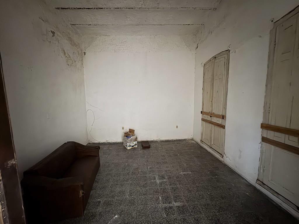 Venta de Casa con 2 dormitorios y patio en Cordón Sur