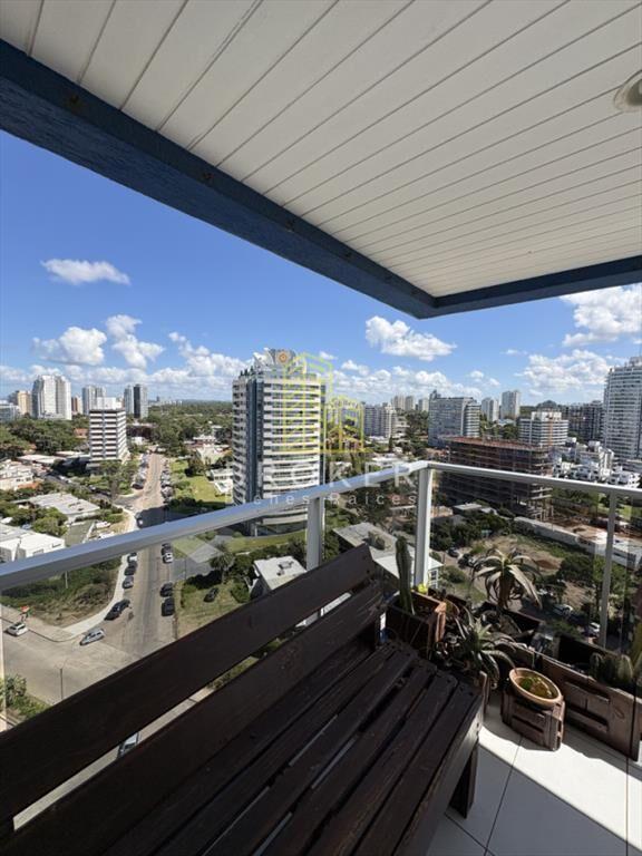 Venta de departamento de 3 dormitorios + servicio
