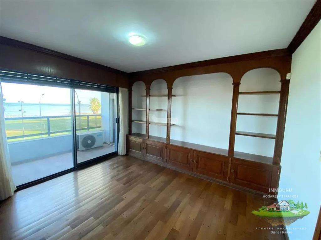Apartamento en Venta de 5 Dormitorios en Rambla de Punta Ca