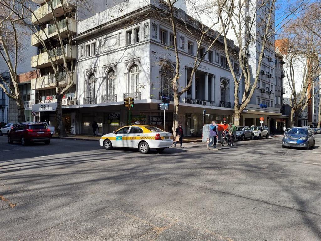 Edificio entero , Paraguay esquina San Jose, gran esquina !