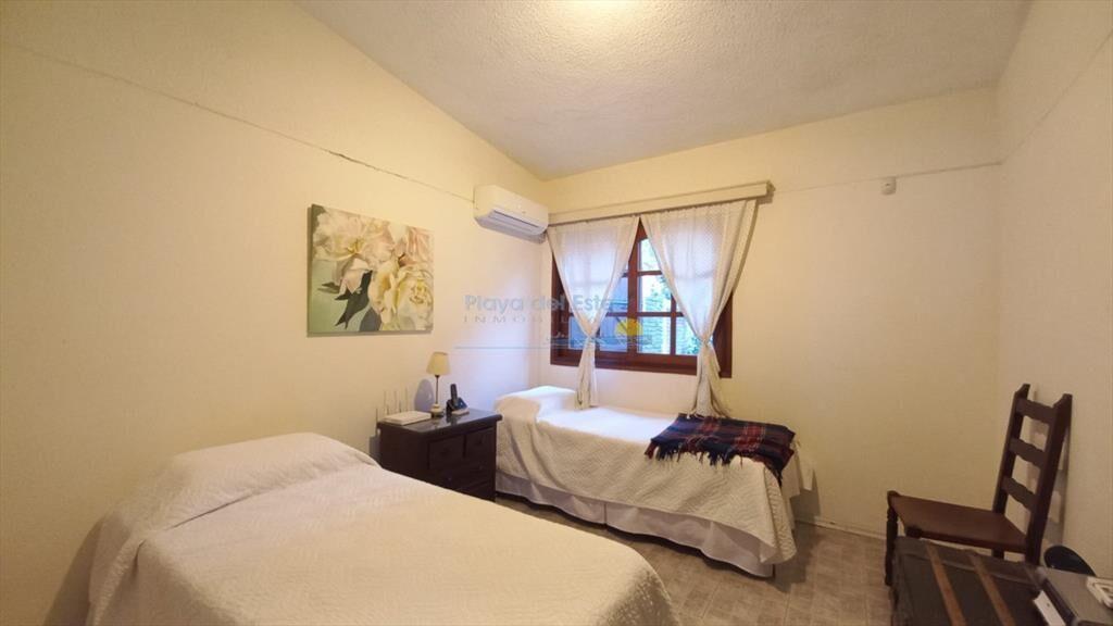 Vende casa de 3 dormitorios (incluye depp), en 4