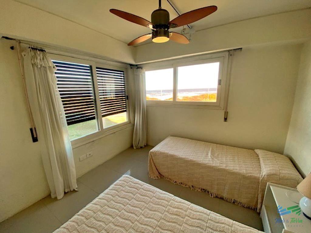 Apartamento de 3 dormitorios con vista al mar del