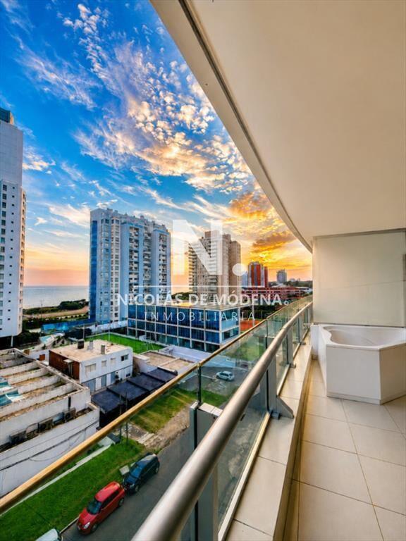 Departamento en venta en Seasons Tower, a metros