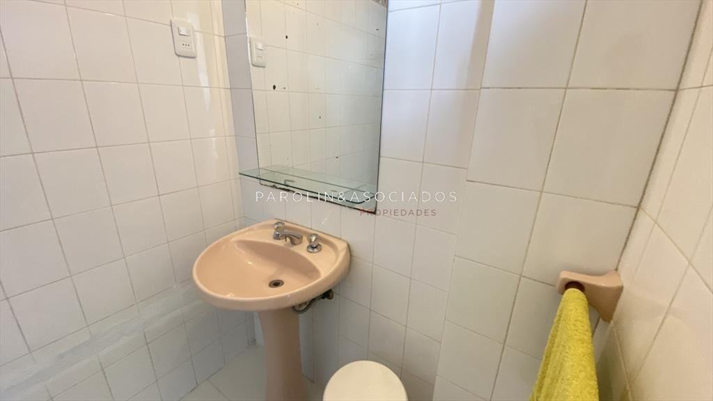 Apartamento sobre Av Roosevelt de 2 dormitorios en Venta