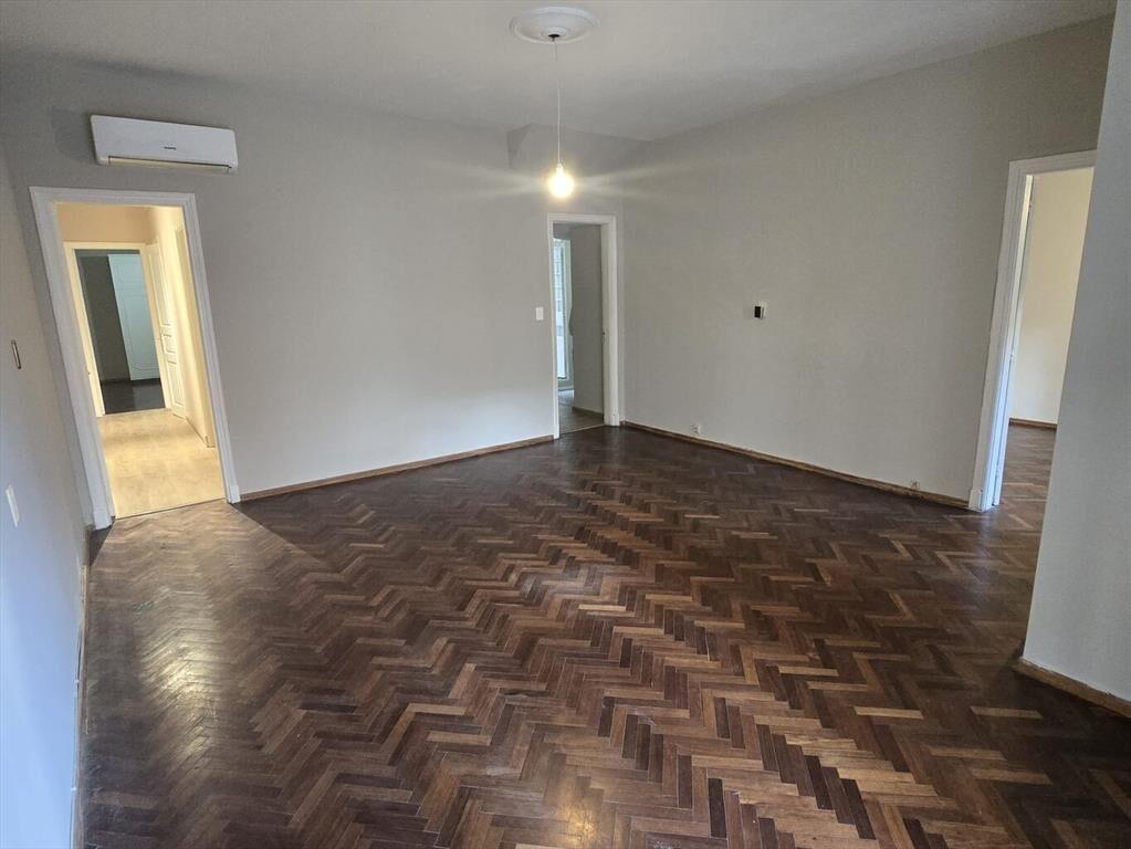 Gran ubicación de Pocitos, apto. tipo casa, excelente estad