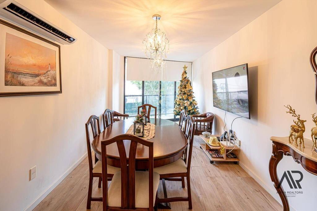 Apartamento en venta c/ cochera en Puerto Buceo