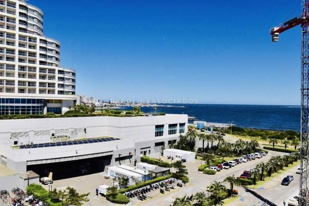 Apartamento de 3 dormitorios en venta en Season Tower, Punt