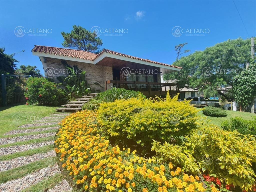 Hermosa casa en venta a pocos metros del mar.