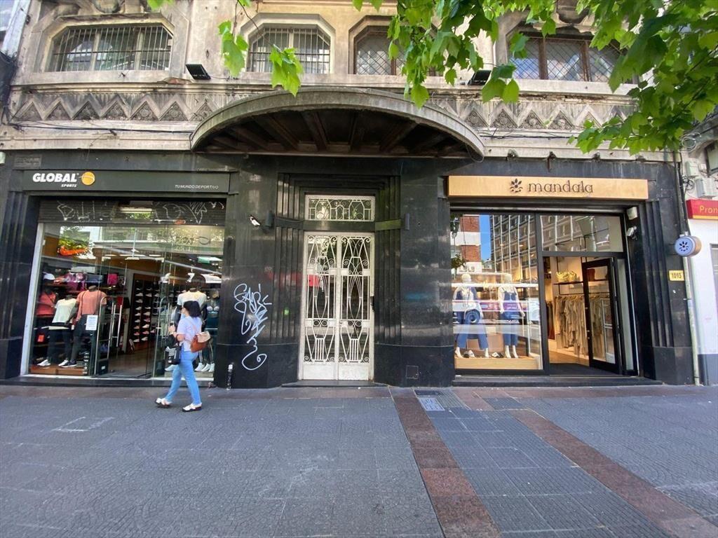 Venta gran local comercial sobre Avenida 18 de Julio Centro