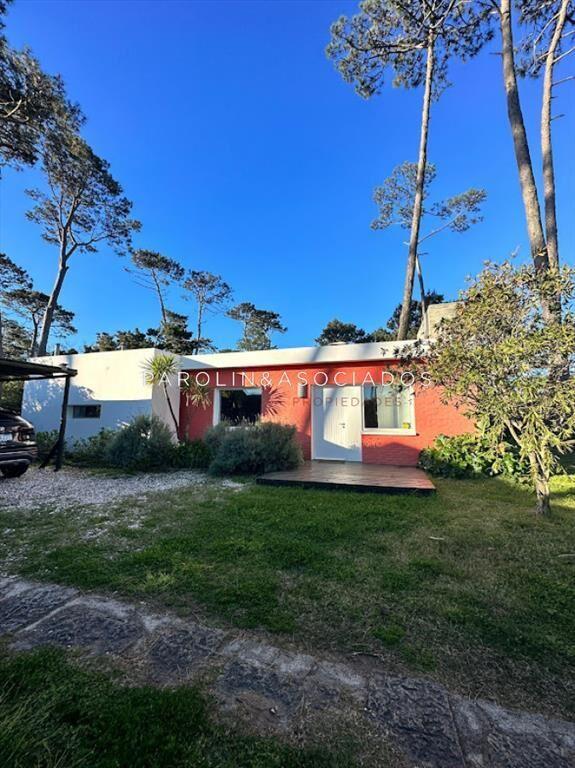 Venta De Casa De 2 Dormitorios Mas Dependencia De