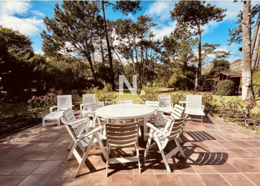 Vende casa en playa brava, Punta del Este de 5