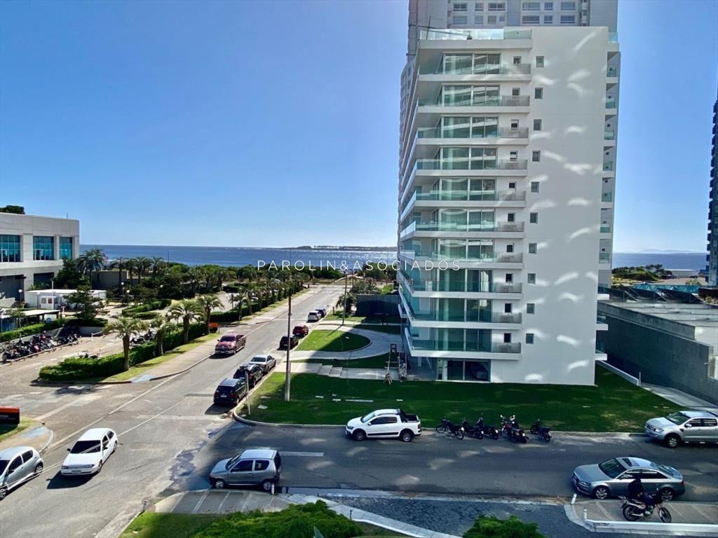Apartamento en venta Playa Mansa 3 dormitorios