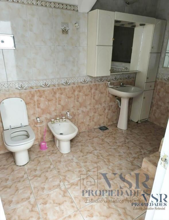 Alquiler casa de altos sin GC uso comercial 6-8 oficinas...