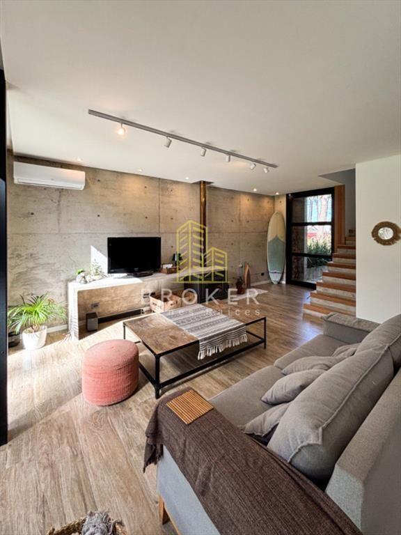Alquiler de muy linda casa de diseño en Montoya