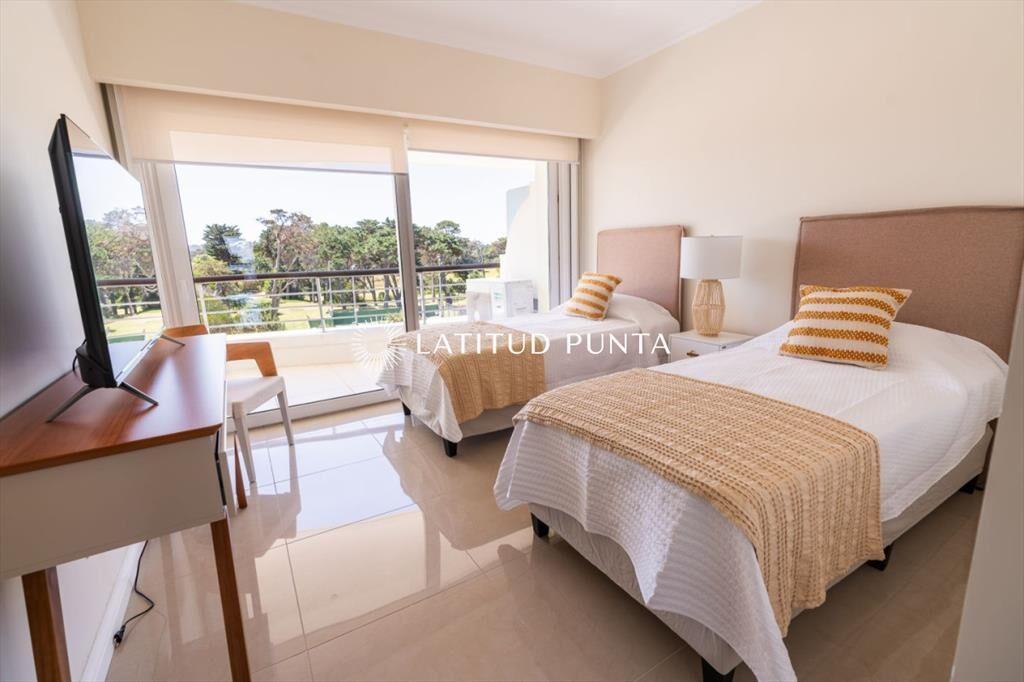 Apartamento en venta Playa Mansa 3 dormitorios