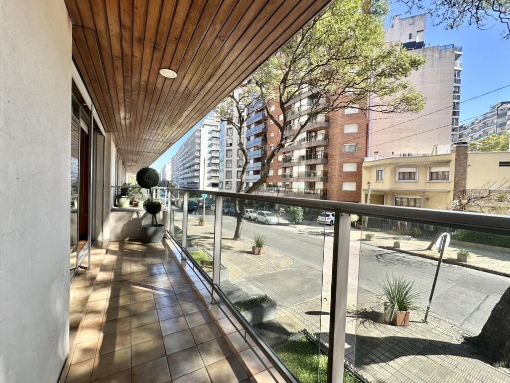 Apartamento en Venta Pocitos Opción Varias Plazas de Garaje